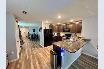 7855 Davie Ray Dr, Zephyrhills, FL 33540 - Photo 10