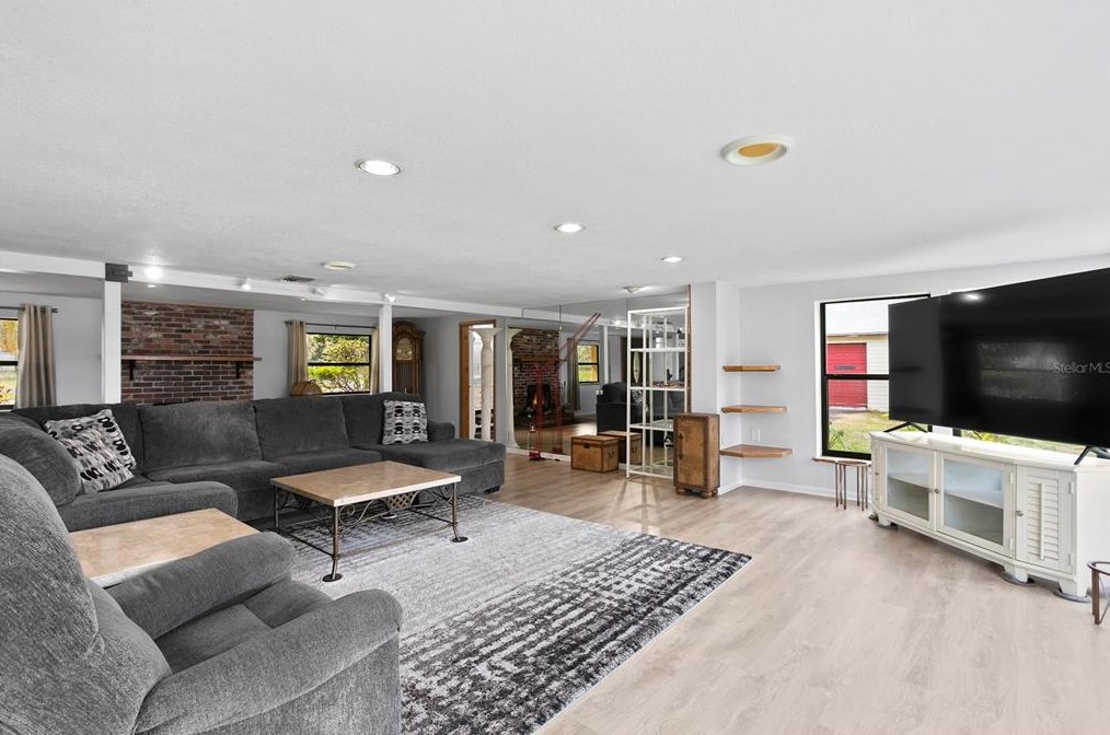 8535 Old Country Rd, Odessa FL  33556-4227 exterior