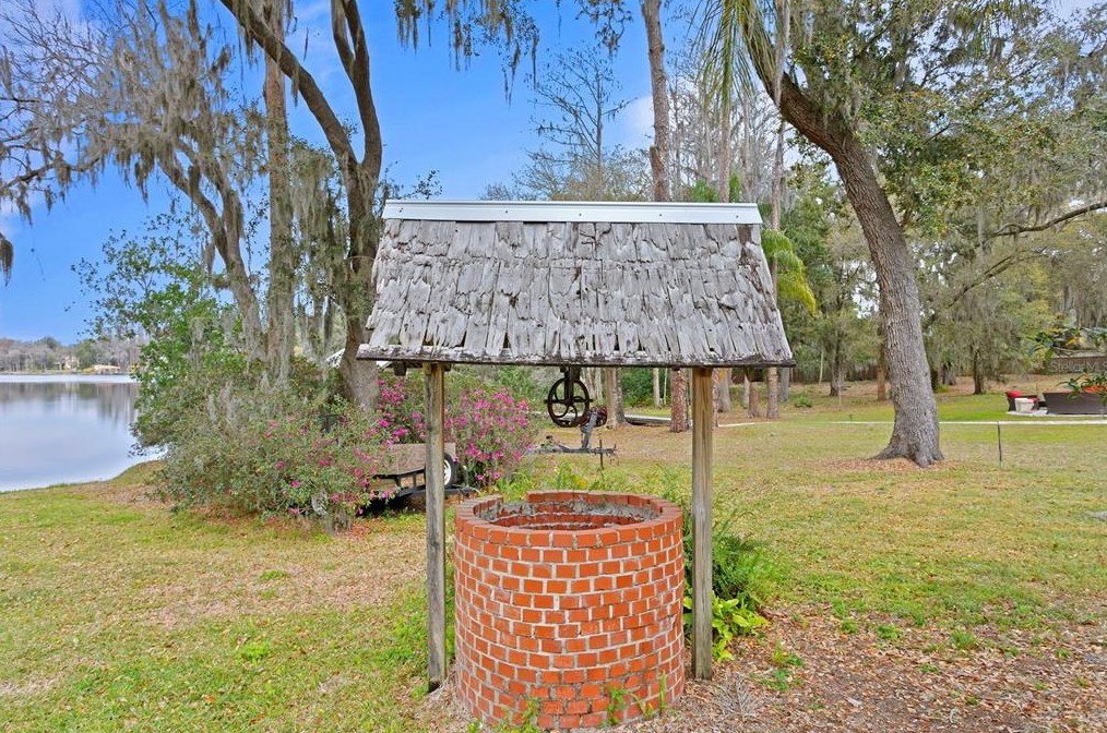 8535 Old Country Rd, Odessa FL  33556-4227 exterior