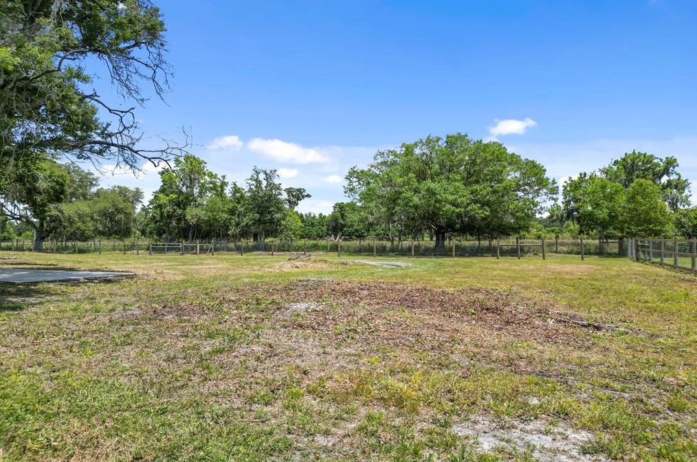 6610 Papa Guy Ln, Plant City FL  33565-7307 exterior