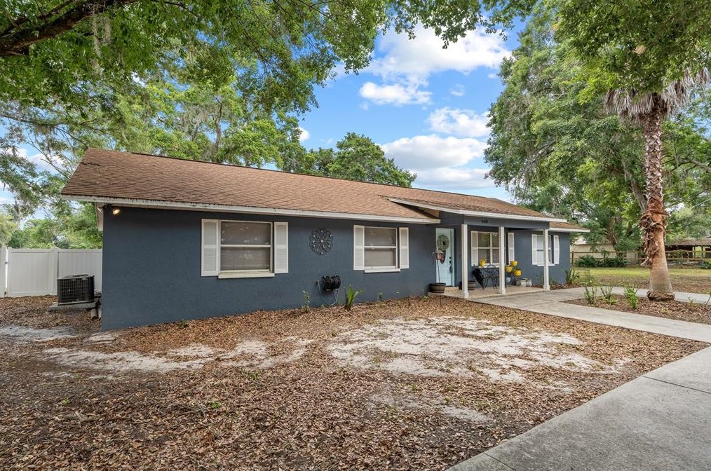 6610 Papa Guy Ln, Plant City FL  33565-7307 exterior