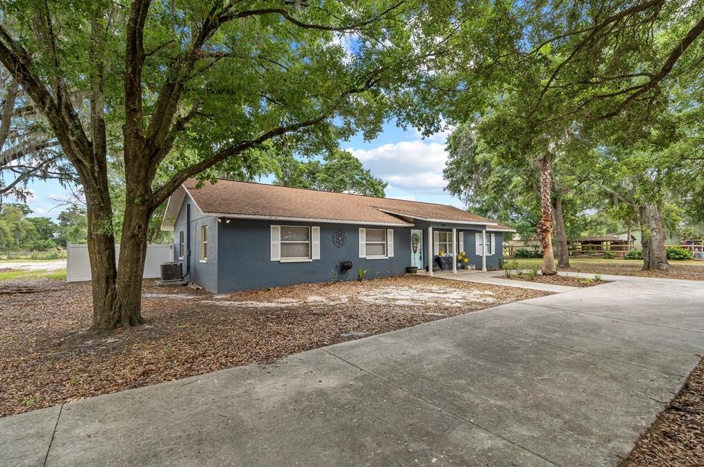 6610 Papa Guy Ln, Plant City FL  33565-7307 exterior