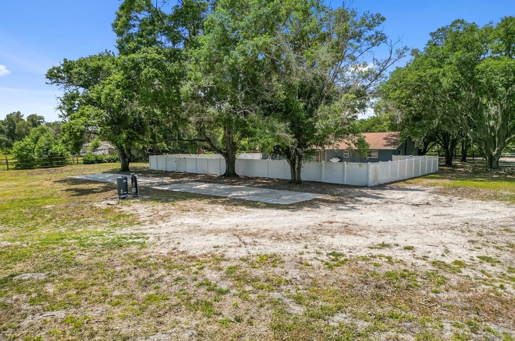 6610 Papa Guy Ln, Plant City FL  33565-7307 exterior