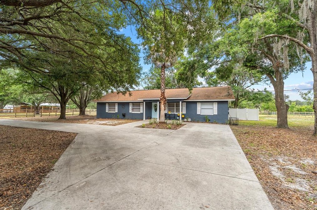 6610 Papa Guy Ln, Plant City FL  33565-7307 exterior