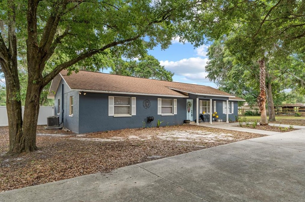 6610 Papa Guy Ln, Plant City FL  33565-7307 exterior