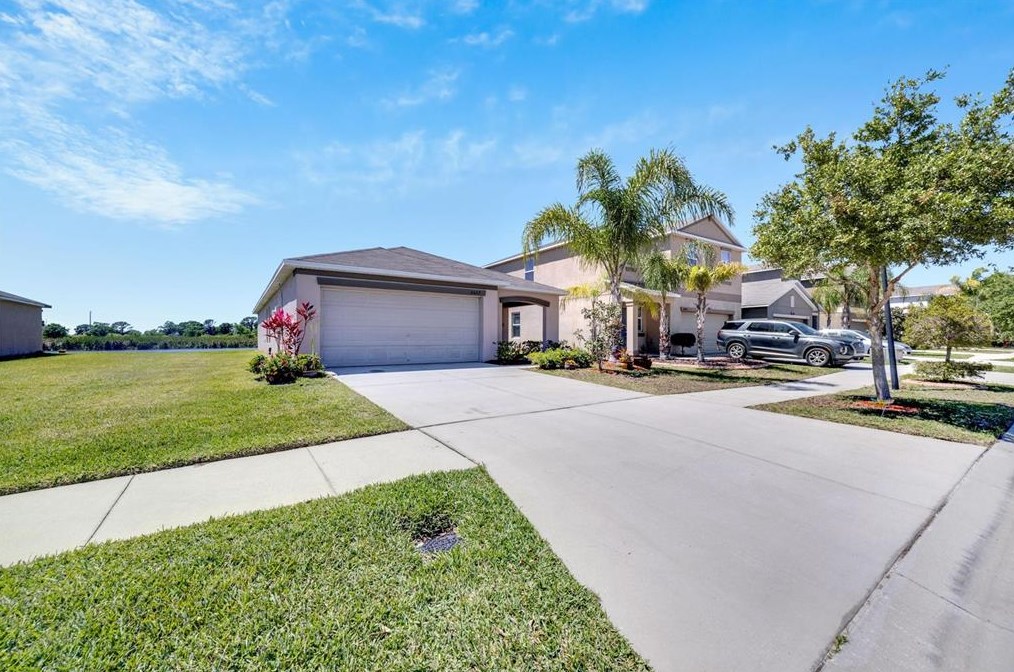6607 Trent Creek Dr, Ruskin, FL 33573