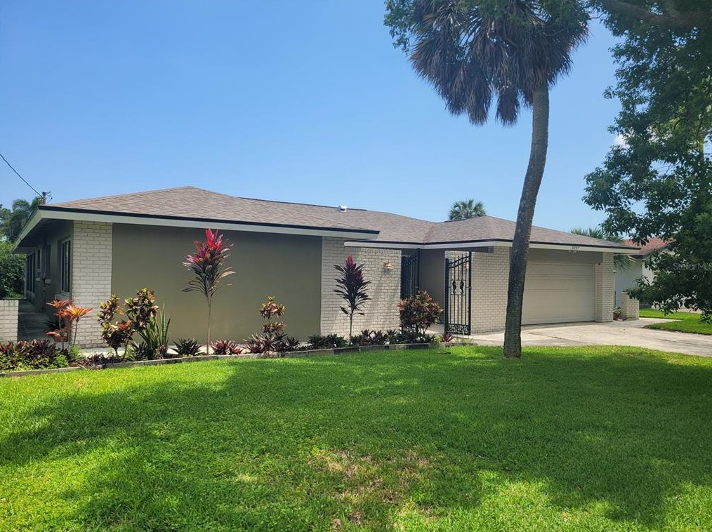 5237 Dover St, Saint Petersburg, FL 33703-3230