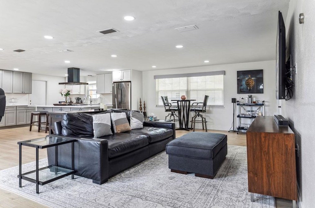 37235 Temple Ave, Zephyrhills FL  33541-4212 exterior