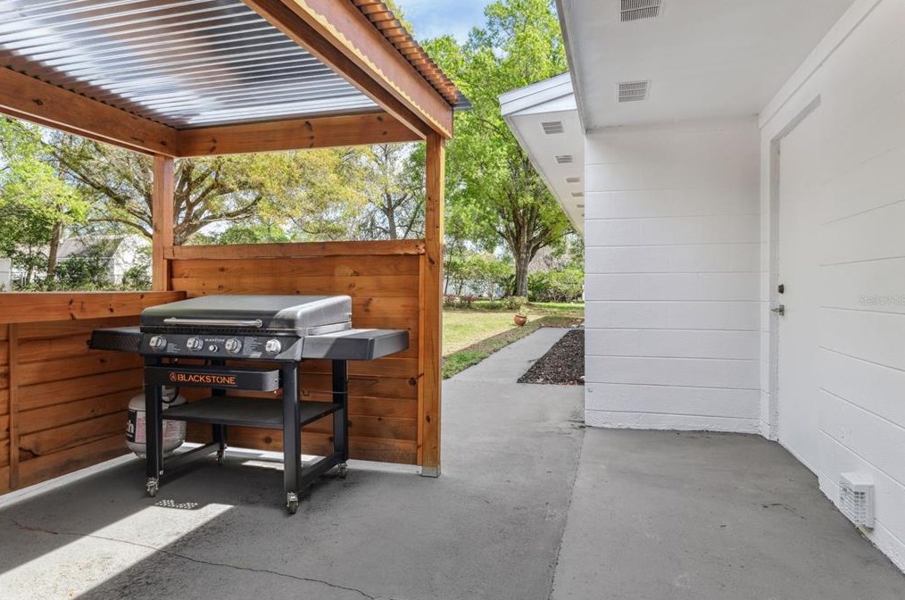 37235 Temple Ave, Zephyrhills FL  33541-4212 exterior