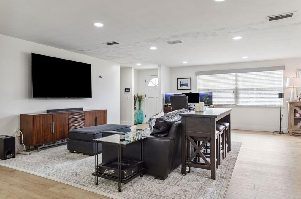 37235 Temple Ave, Zephyrhills FL  33541-4212 exterior