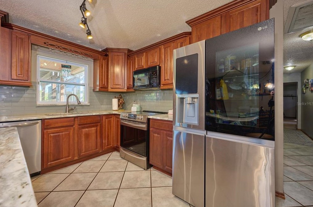 8920 Lighter Knot Dr, Lake Wales, FL 33898