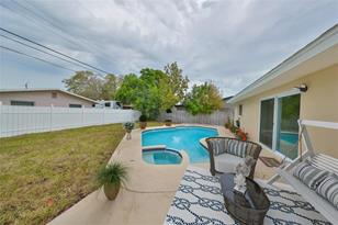 6901 11th Ave N, Saint Petersburg, FL 33710