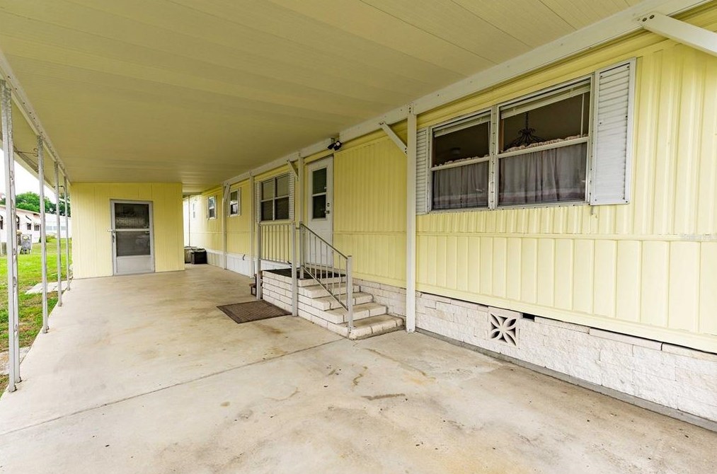 38432 Beniger Dr, Zephyrhills FL  33540-6513 exterior