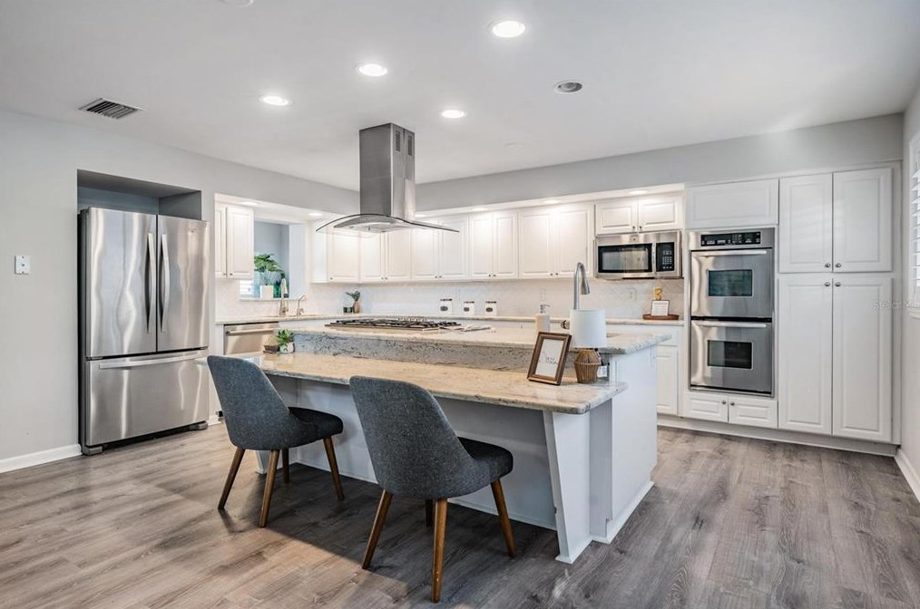 2303 Manhattan Ave, Tampa FL  33629-5633 exterior