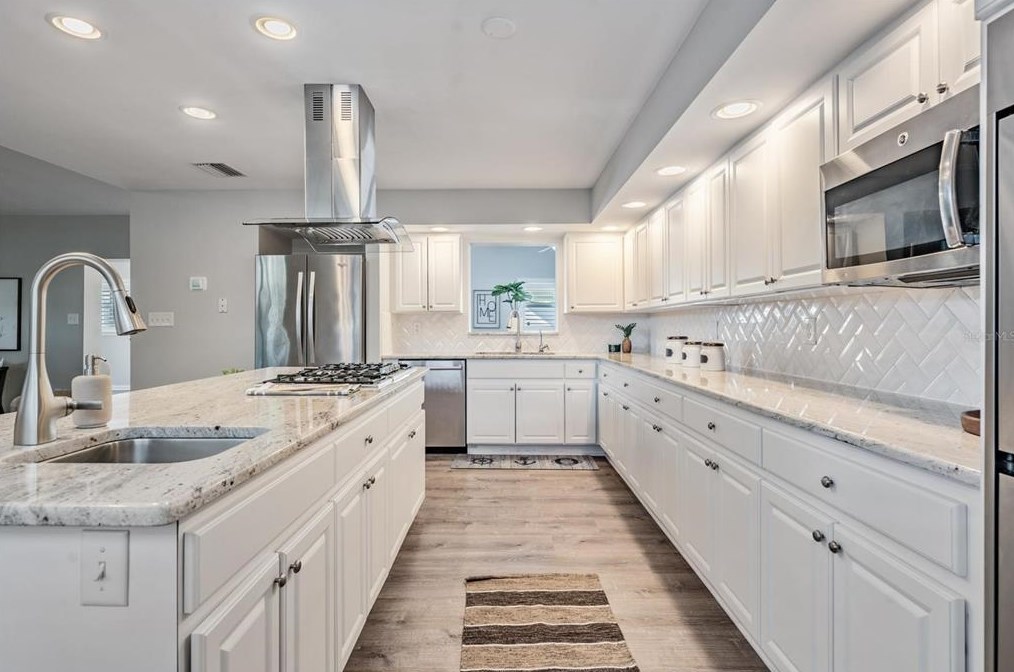 2303 Manhattan Ave, Tampa FL  33629-5633 exterior