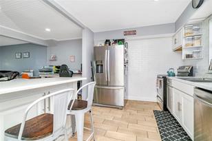 933 Coachlight Ln - Photo 4