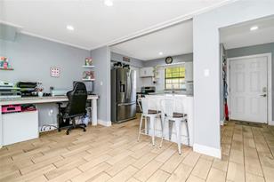 933 Coachlight Ln - Photo 6