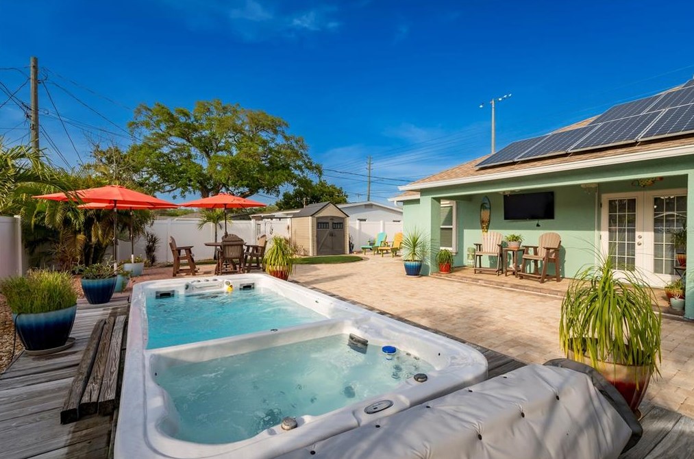 1336 74th St, Saint Petersburg FL  33710-4529 exterior