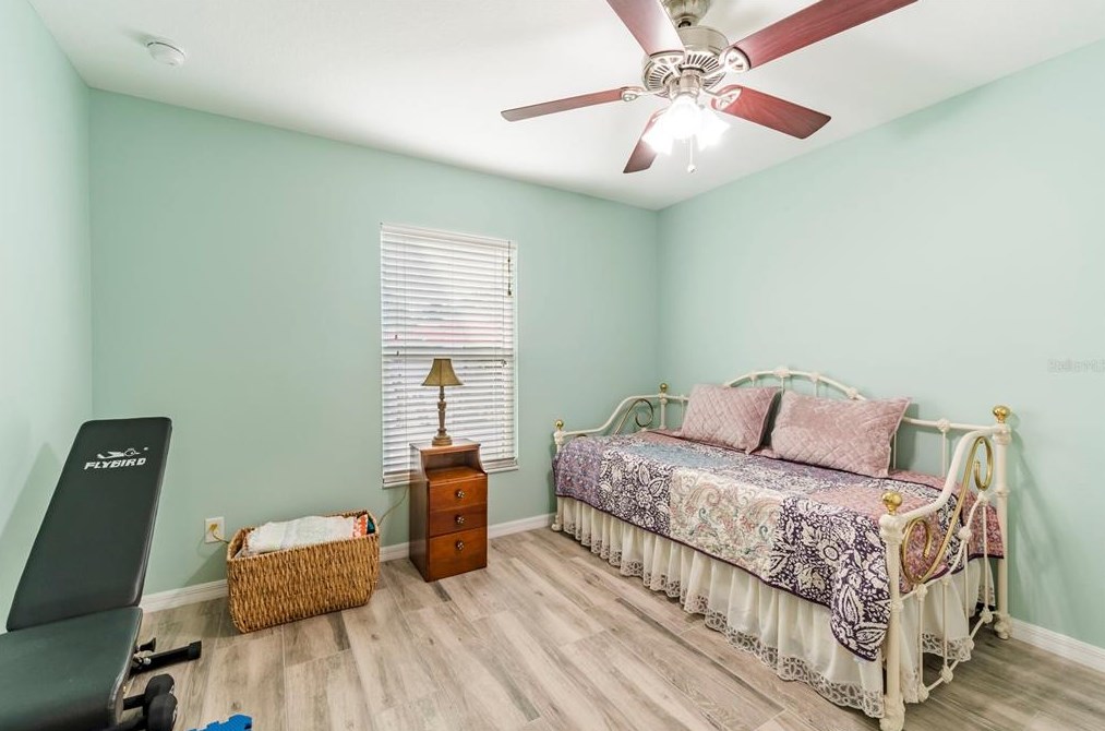 1336 74th St, Saint Petersburg FL  33710-4529 exterior