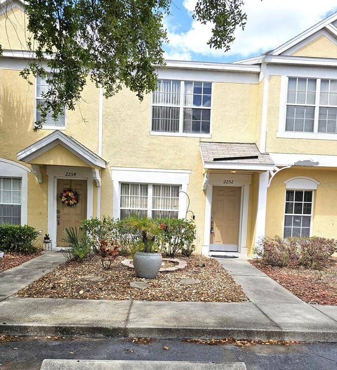 2252 Lake Woodberry Cir, Brandon, FL 33510-2707