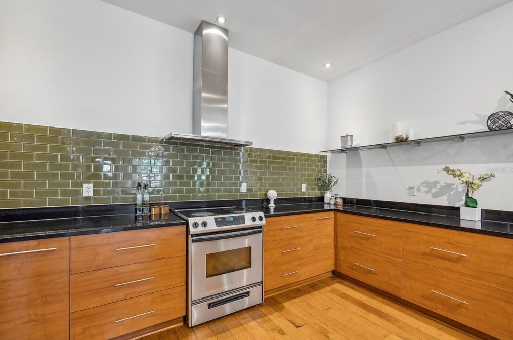 409 4 Ave, Largo FL 33770-1548 exterior