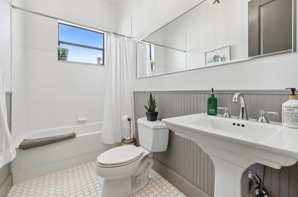 409 4 Ave, Largo FL 33770-1548 exterior