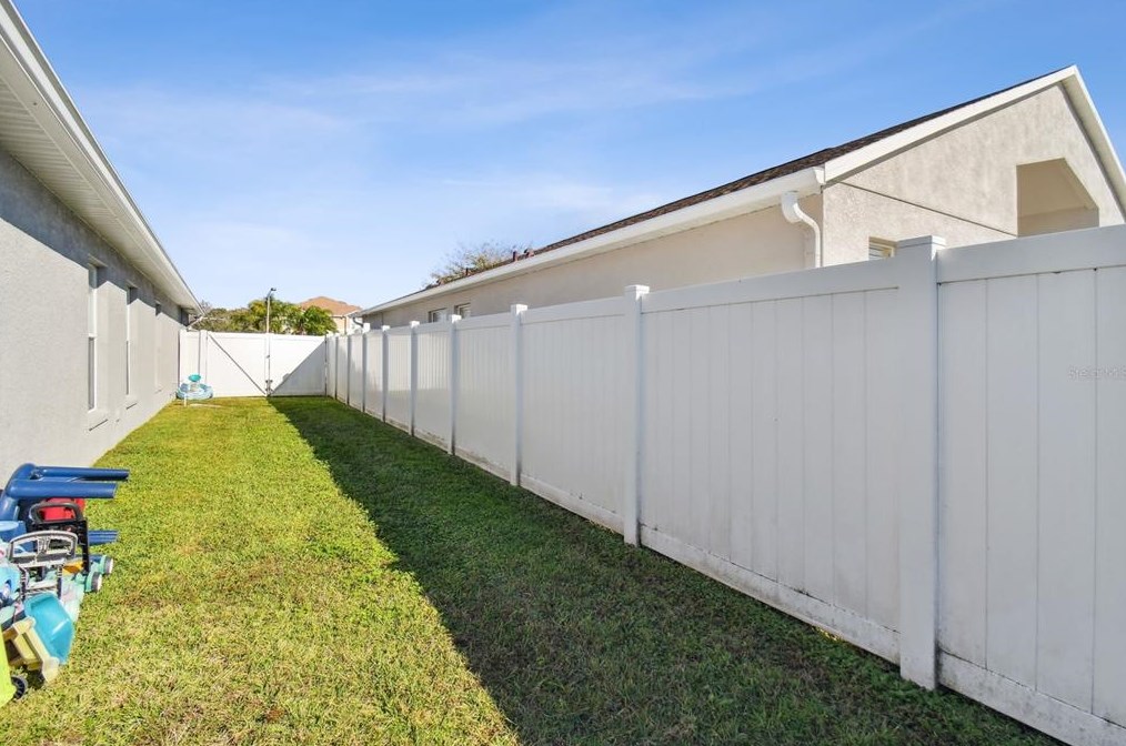 7513 Canal Point Ct, Zephyrhills FL  33545-8285 exterior