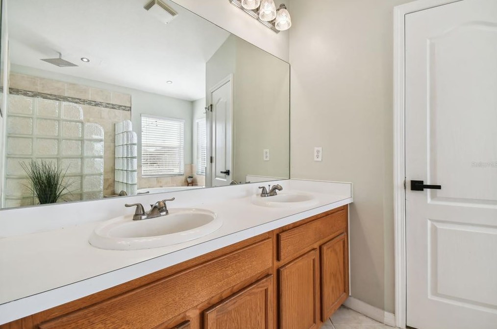 7513 Canal Point Ct, Zephyrhills FL  33545-8285 exterior
