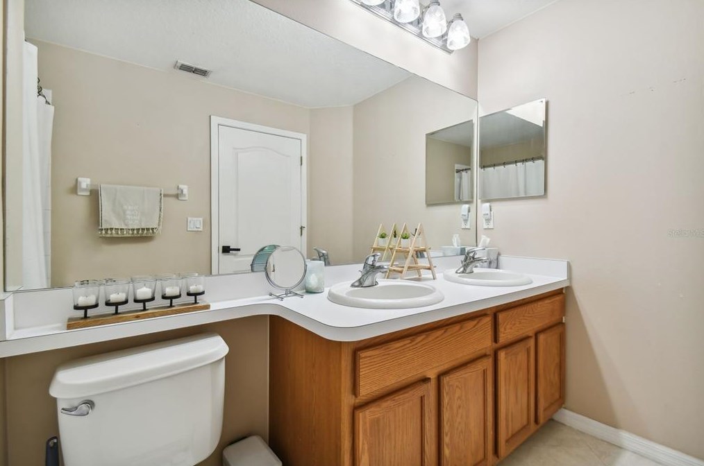 7513 Canal Point Ct, Zephyrhills FL  33545-8285 exterior