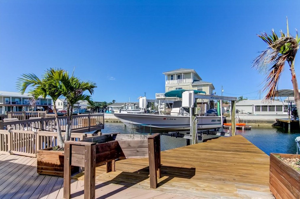 13841 Barnard Ave, Port Richey FL  34667-1305 exterior