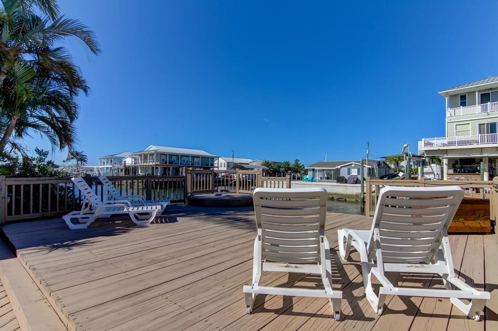 13841 Barnard Ave, Port Richey FL  34667-1305 exterior