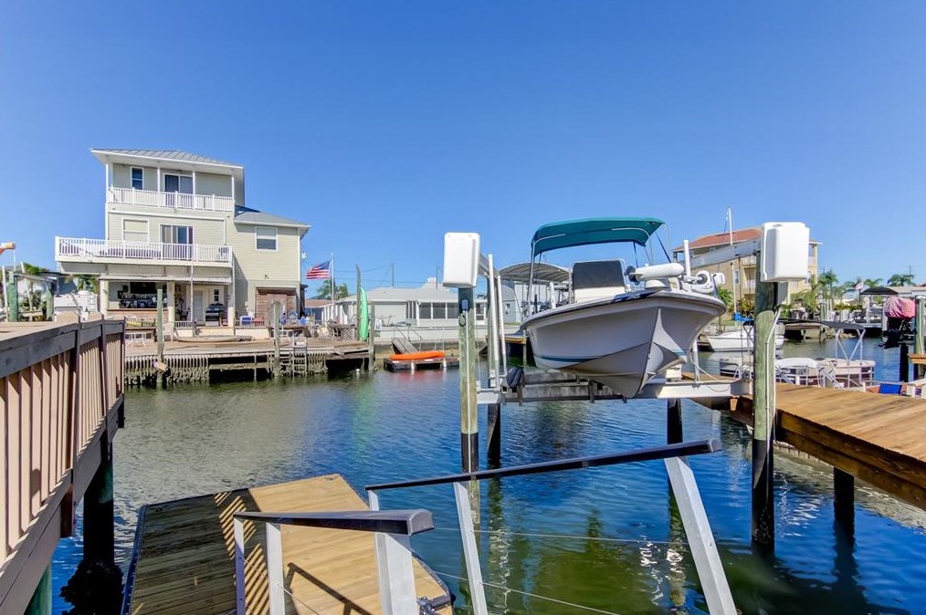 13841 Barnard Ave, Port Richey FL  34667-1305 exterior