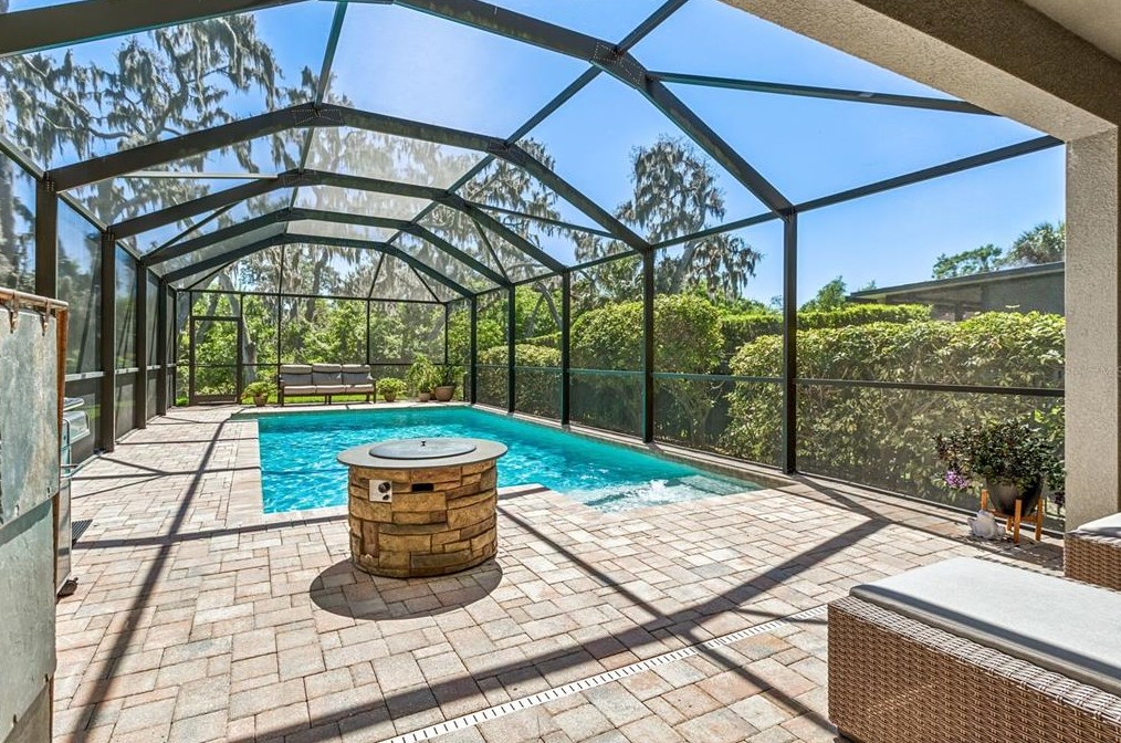 16219 Bayberry View Dr, Lithia, FL 33547-4076