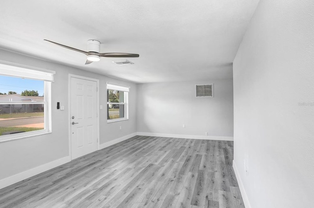 3551 Holiday Lake Dr, Tarpon Springs FL  34691-5124 exterior