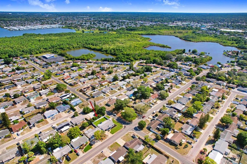 3551 Holiday Lake Dr, Tarpon Springs FL  34691-5124 exterior