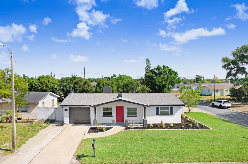 3551 Holiday Lake Dr, Tarpon Springs FL  34691-5124 exterior