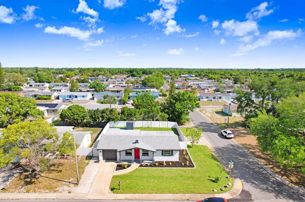 3551 Holiday Lake Dr, Tarpon Springs FL  34691-5124 exterior