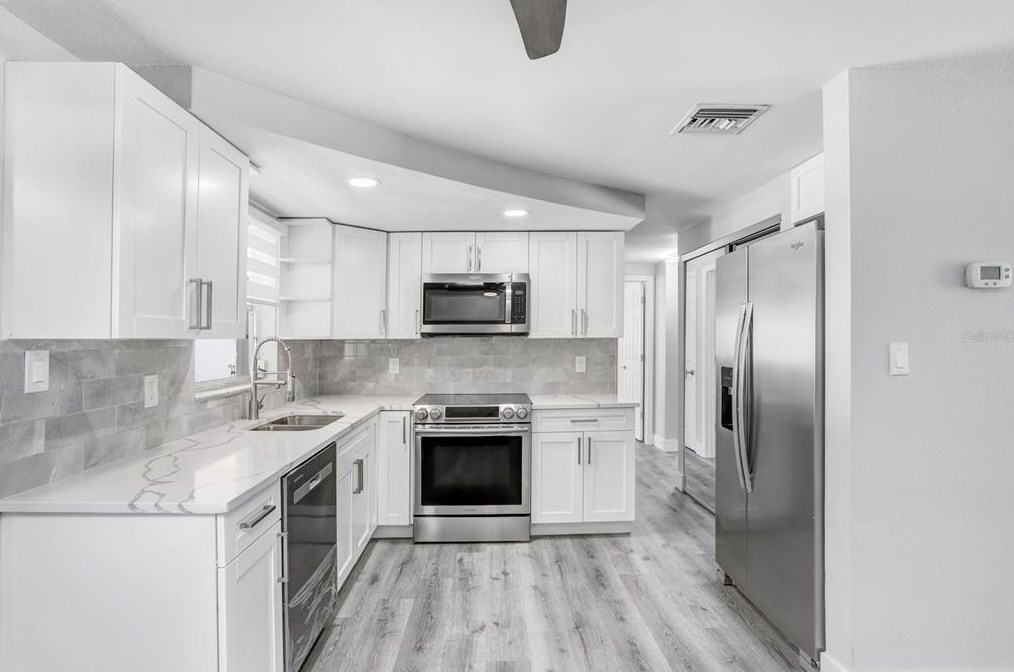 3551 Holiday Lake Dr, Tarpon Springs FL  34691-5124 exterior