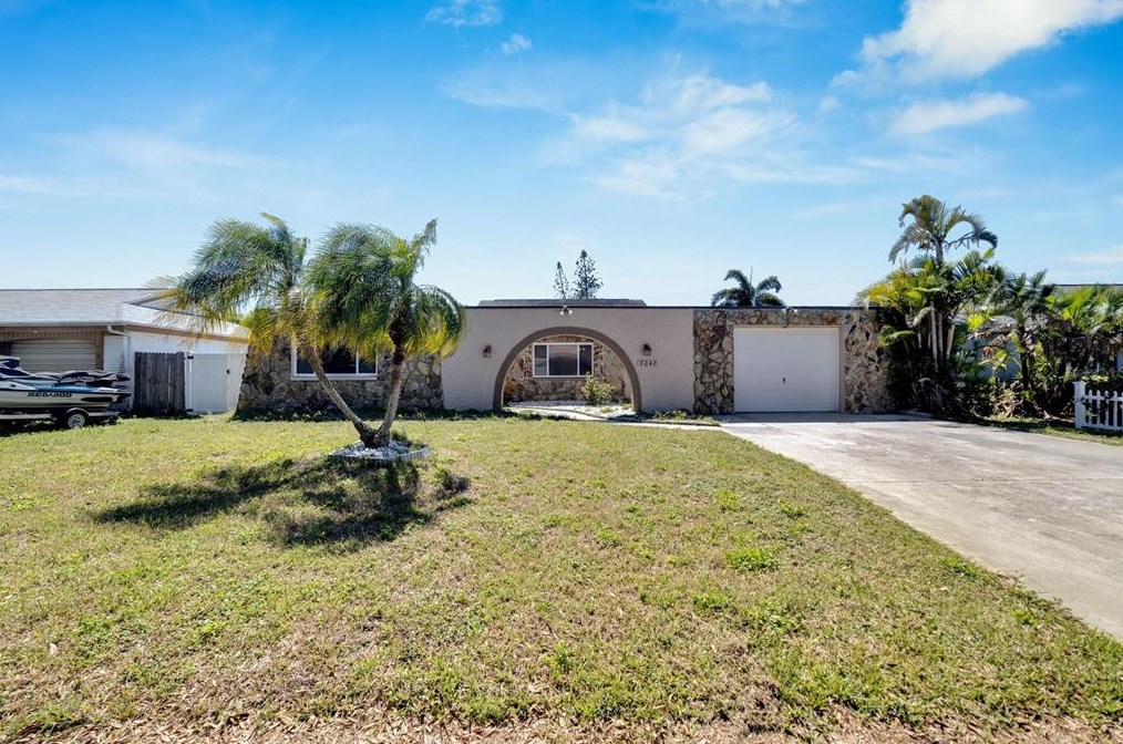 3848 Stratfield Dr, New Port Richey, FL 34652-5656