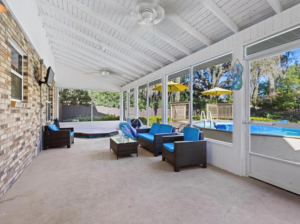 9308 Alanbrooke St, Tampa FL  33637-4946 exterior