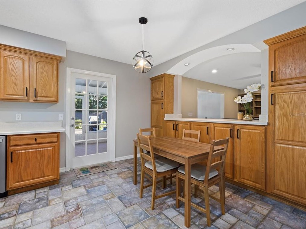 9308 Alanbrooke St, Tampa FL  33637-4946 exterior