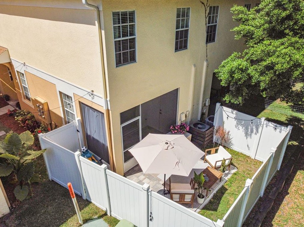 2045 Fiesta Ridge Ct, Tampa FL  33604-7702 exterior