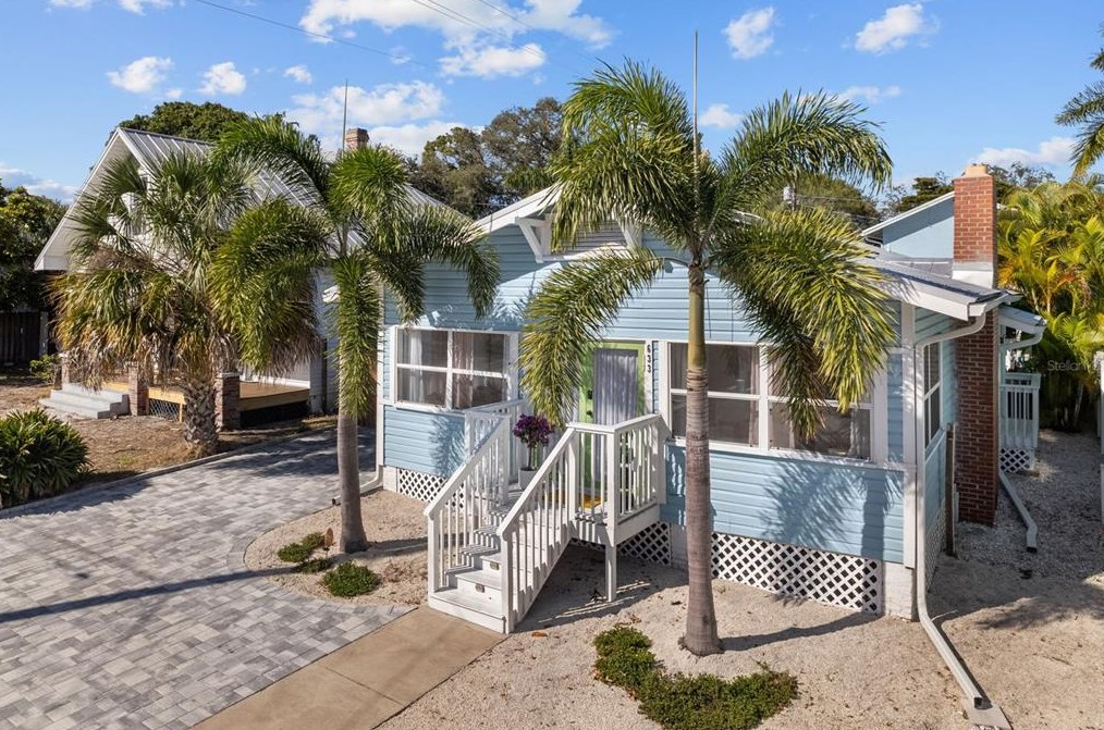 633 Virginia Dr, Bradenton, FL 34205-5963