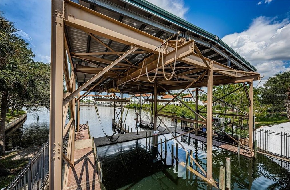 5818 Dory Way, Tampa FL 33615-3633 exterior