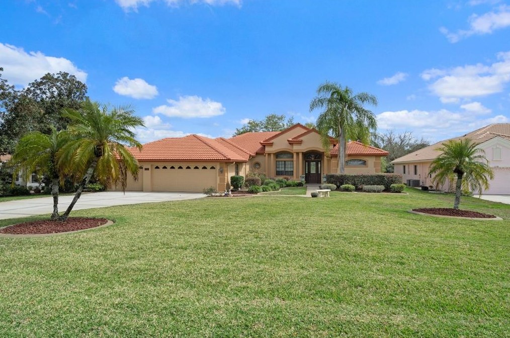 12748 Grand Traverse Dr, Dade City, FL 33525-8230
