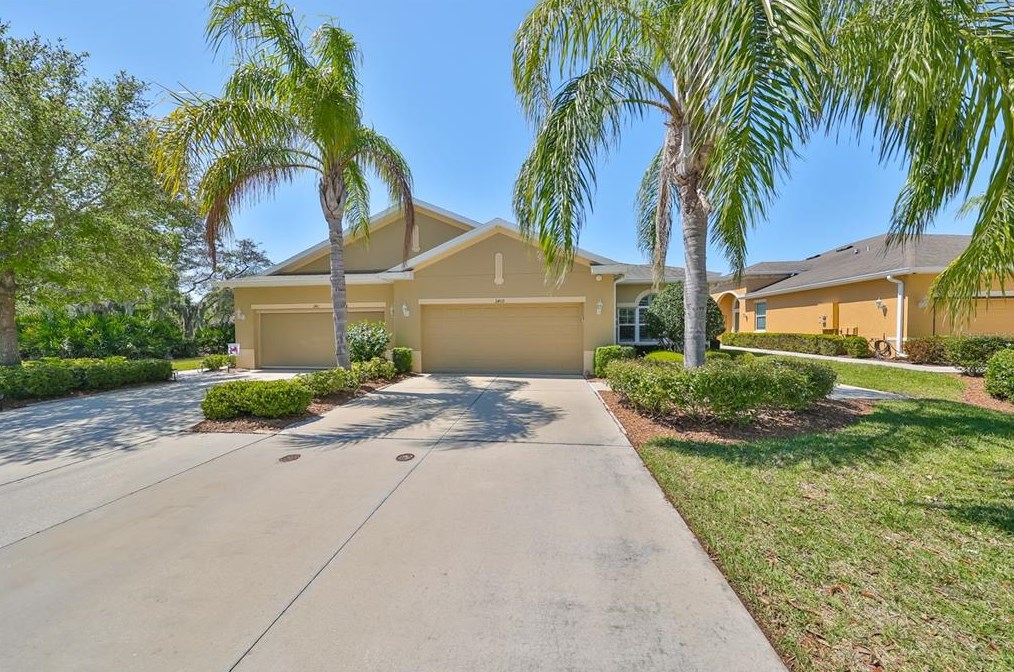 2409 Nottingham Greens Dr, Ruskin, FL 33573-7177