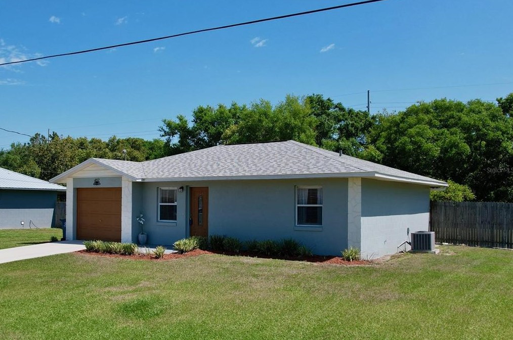 457 Honey Bee Ln, Polk City, FL 33868