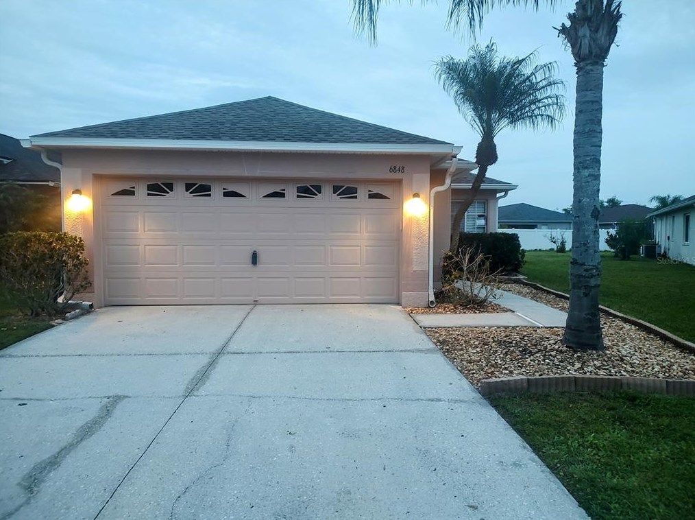 6848 Aramon Ct, Zephyrhills, FL 33545-8201