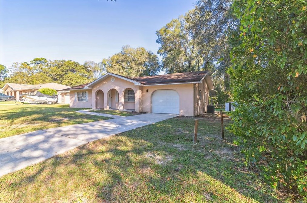 6205 E Seneca St, Inverness, FL 34452