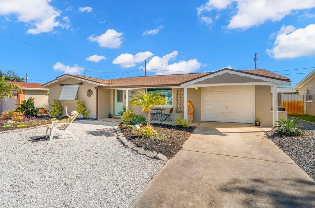1154 Fernwood Dr, Tarpon Springs, FL 34690